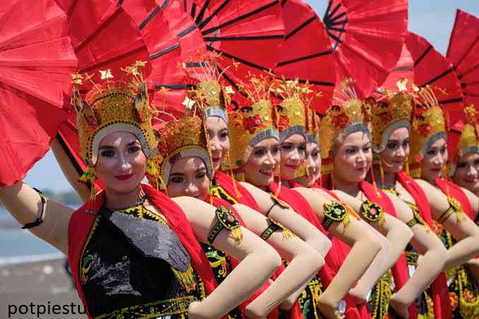Pesona Mistis Tari Gandrung Banyuwangi yang Menghipnotis